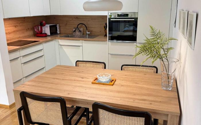 Sunrise Den Bled Apartment     Where Mornings Shine