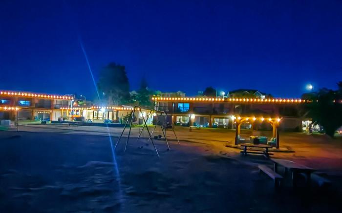 Sea Edge Beachside Hotel