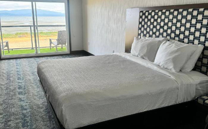 Sea Edge Beachside Hotel