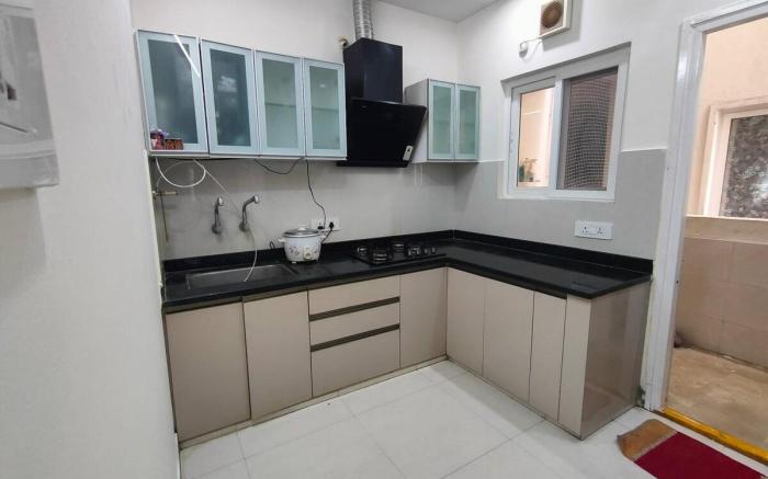 Garden Hideaway: Cozy 2BHK Rest, Rejoice, Return!