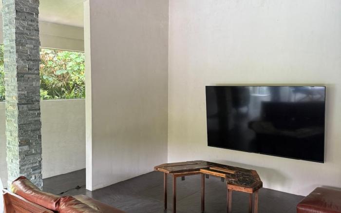 IGUANA VILLA ビーチへ30秒！プール、サウナ、露天ジャグジー,BBQ、薪暖炉