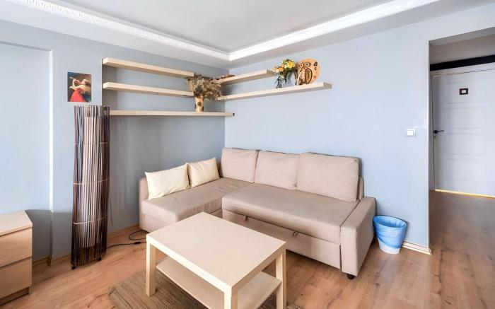 Cozy Central Flat w/Netflix & Elevator Near Metro