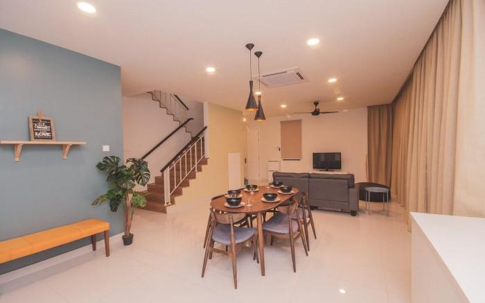 Batu Ferringhi 3-storey semi-D 5BR 5Bath@15ppl