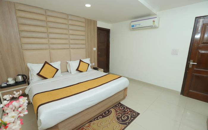 Hotel The Paramont Plaza IGI Airport New Delhi
