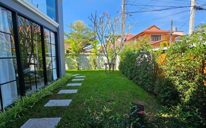 Modern Pool Villa in Kamala