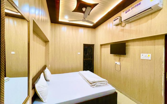VNS - HOTEL DEV VILLA - Near Kashi Temple 
