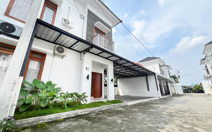 Grand Kalasan Homestay Jogja