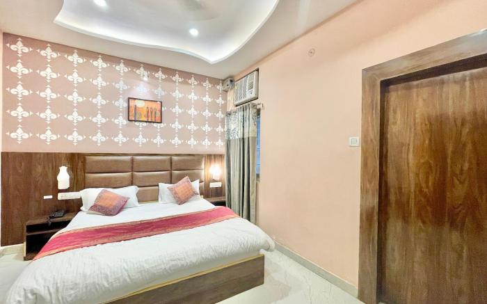 VNS - Hotel NEEL GAGAN - Near Kashi Temple