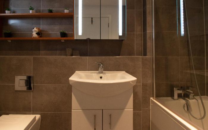 modern 2 bedroom @ Nine Elms Station B