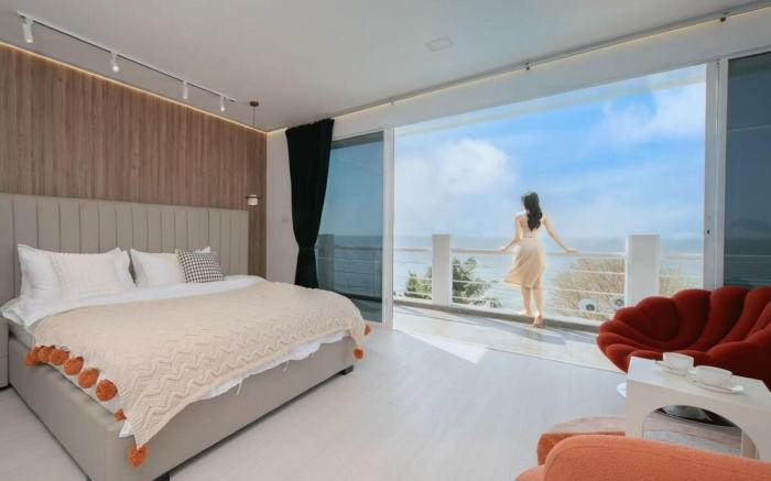 Pattaya High wave Seafront Villa