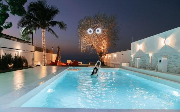 Pattaya High wave Seafront Villa