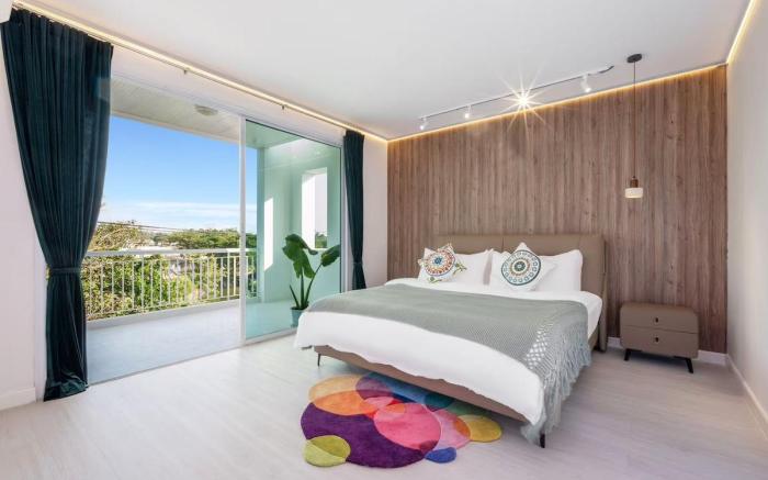 Pattaya High wave Seafront Villa