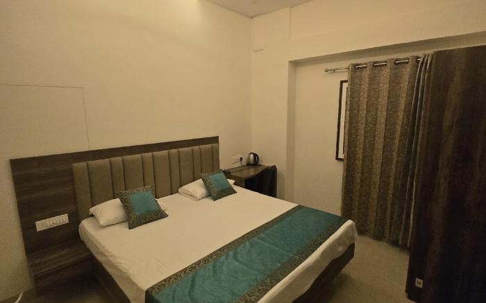 VNS - MANAN GUEST- HOUSE - Near Kashi Temple 