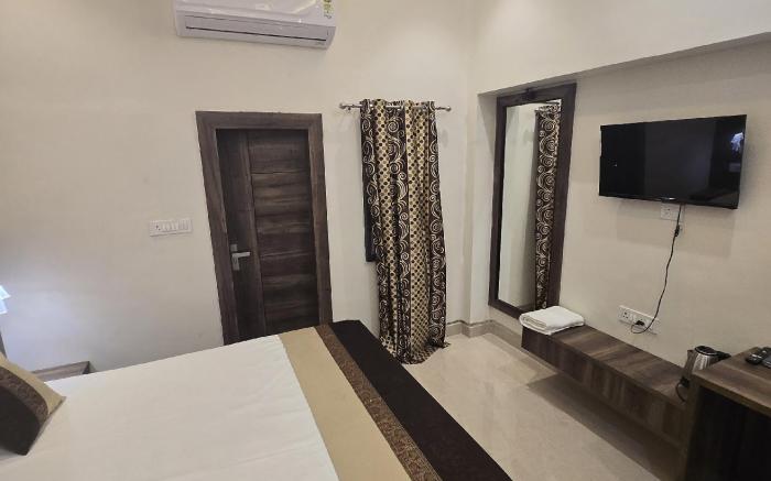 VNS - MANAN GUEST- HOUSE - Near Kashi Temple 