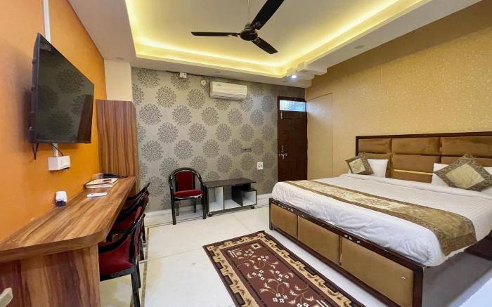VNS -SWIMMING POOL, SHIVEE RESIDENCY - Near Temple