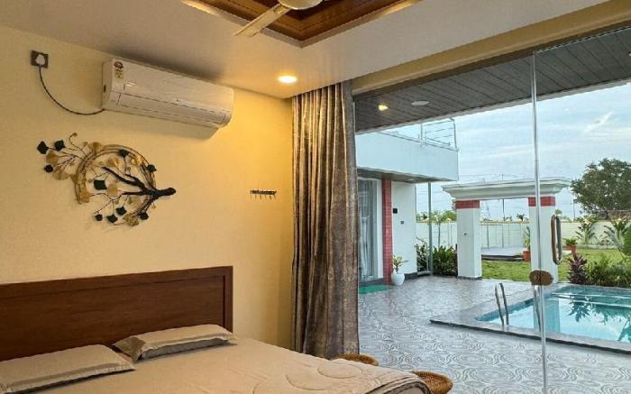MirrorLake |4BR  Peaceful Farmstay By Homeyhuts