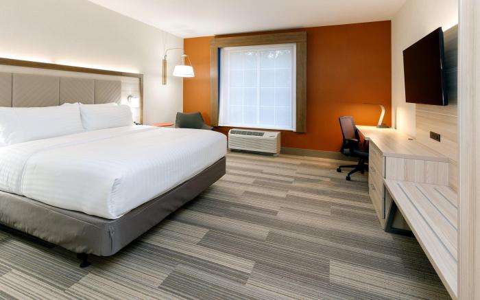 Holiday Inn Express & Suites Sturbridge By IHG