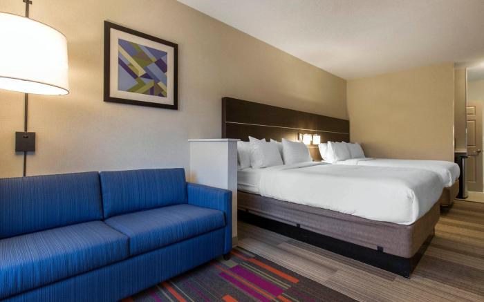 Holiday Inn Express & Suites Chicago West - St Charles By IHG