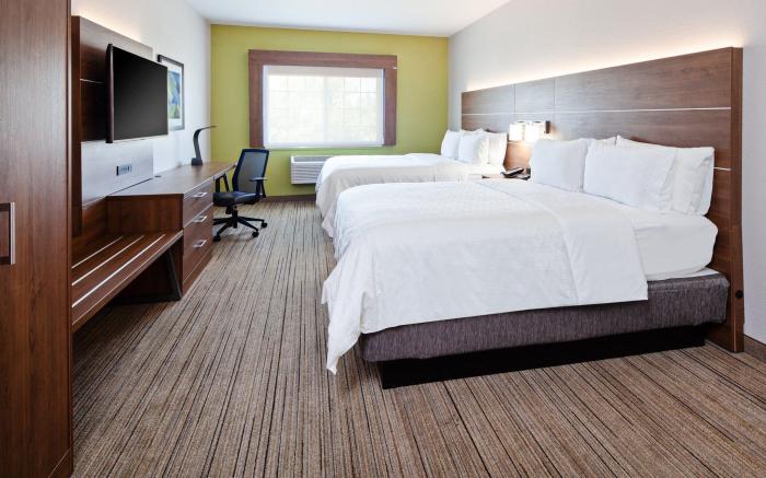 Holiday Inn Express and Suites Tulare By IHG