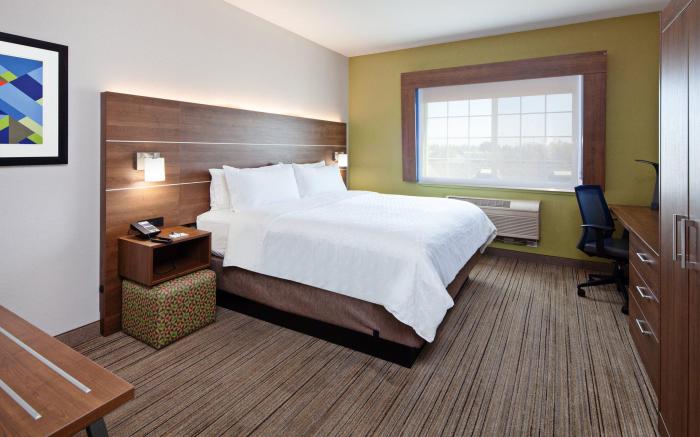 Holiday Inn Express and Suites Tulare By IHG