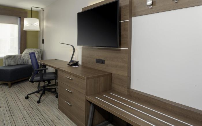 Holiday Inn Express and Suites Gilbert - East Mesa By IHG