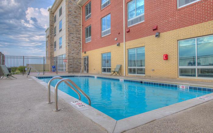 Holiday Inn Express and Suites Remington By IHG
