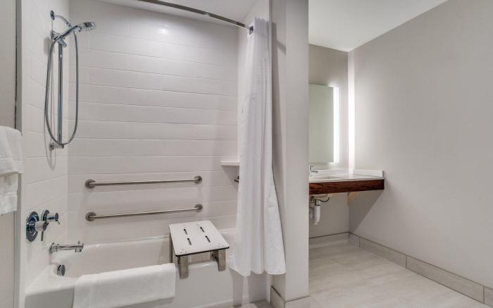 Holiday Inn Express And Suites Denton South By IHG