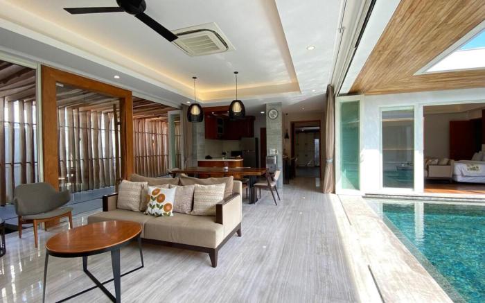 YY Villa Seminyak - 4BR Villa | Big Pool & Garage 