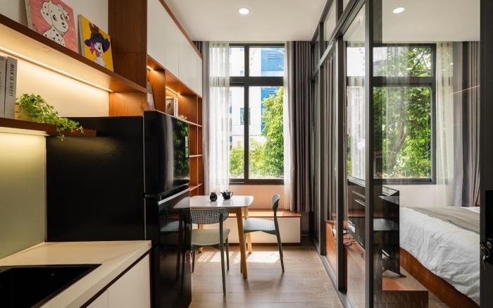 Sunny 1 BR with big windows #2
