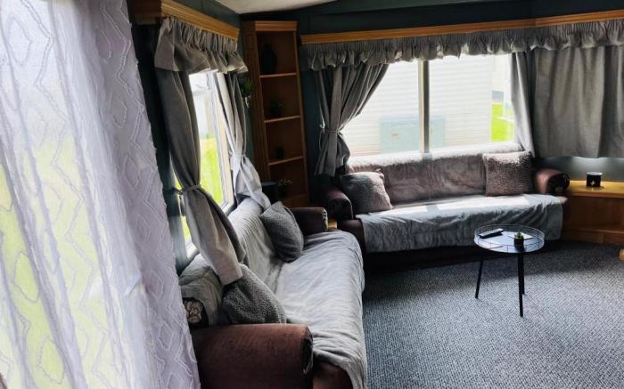 4-Bed Seaside Caravan Free Wifi Pet Friendly Skegness