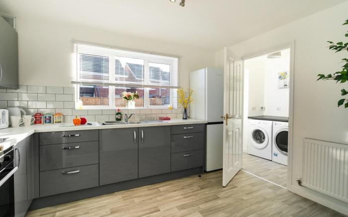4BR | Sleeps 6 | Wi-Fi | Parking | Discounts