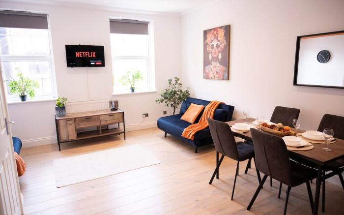 Sleeps 6- Close to the beach - Pet Friendly