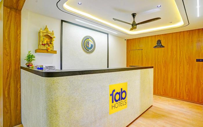 FabHot Royal Manor - Hospital Chowk