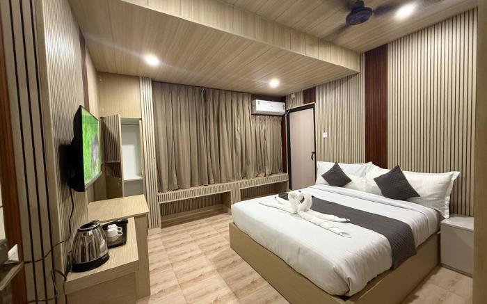 Hotel Alohi Grand	