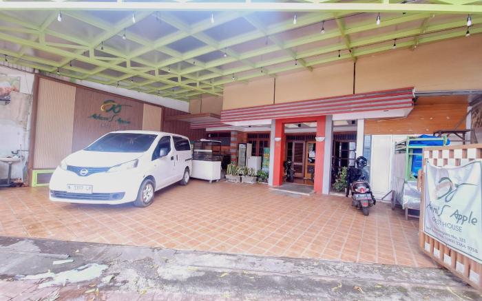 RedDoorz Syariah near Alun-Alun Batu