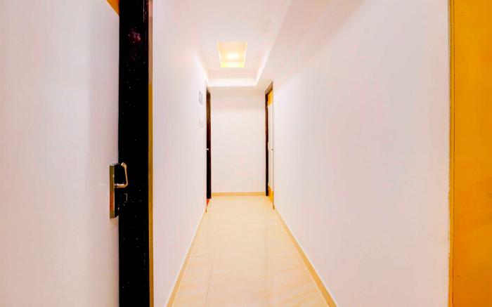 Hotel O Andheri West Near KokilaBen Hospital