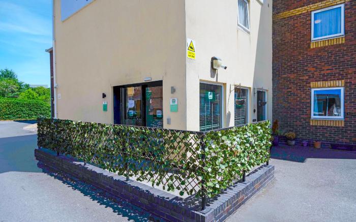 GO2 Gloucester Hotel by OYO