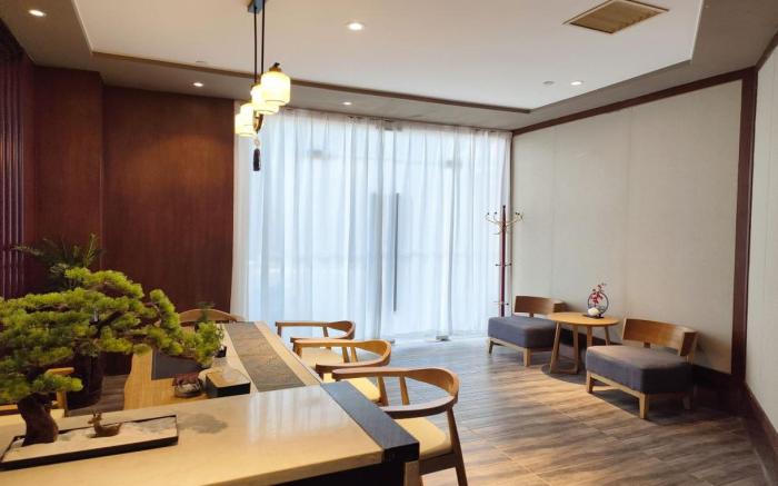 Xiamen White Dolphin Hotel - Huangcuo Beach Branch of Convention and Exhibition Center