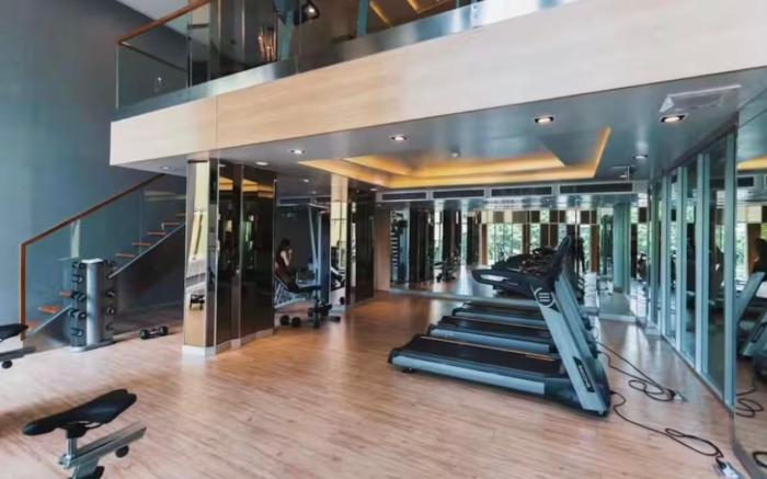 Welcome to warm room here have gym saona netflix