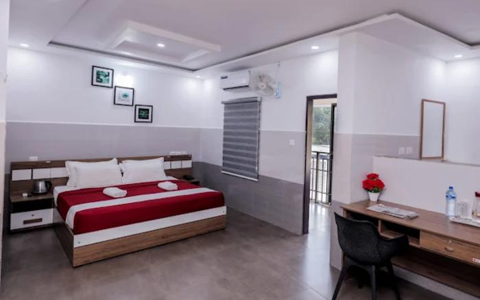 Hotel Roots Residency 