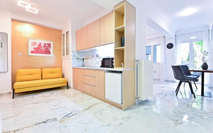 Acropolis Luxurious Apt 100 Mbps Metro Garden