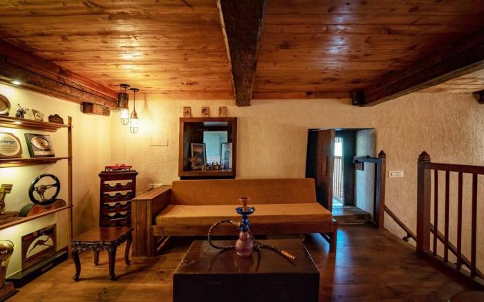 Old World Orchard Retreat|4BR Kotkhai by Homeyhuts