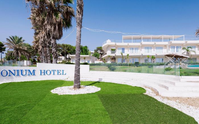 Jonium Hotel - Amazing sea view and swimming pool
