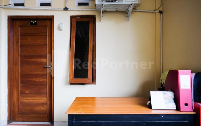 Mas Klimis Guesthouse Pakuwon Mall Mitra RedDoorz