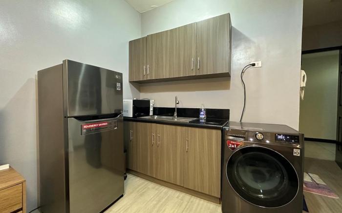Malate Bayview Mansion with Balcony (KoreaTown)