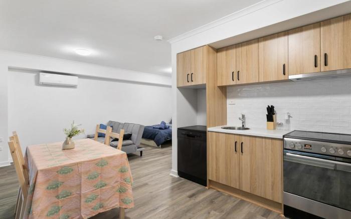 Studio w Kitchen & Bathroom in Adelaide｜3 People