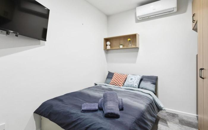Private Room in Adelaide City (Room 5)