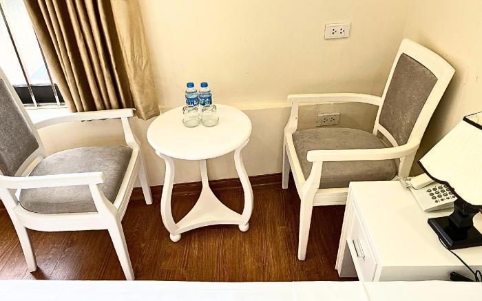Khách Sạn Hồ Giám