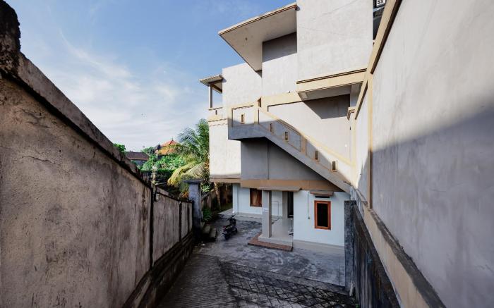 Soka Asri Guest House near Bali Zoo RedPartner