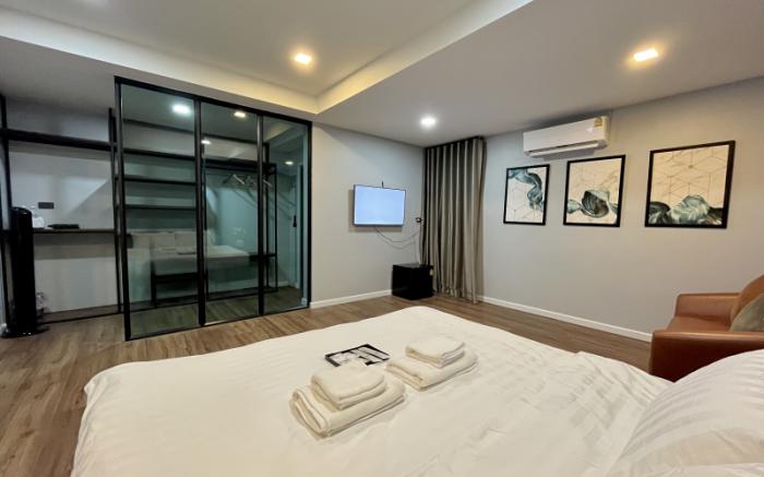 Monica Room